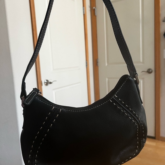 Handbags - Elegant Black Leather Shoulder Bag